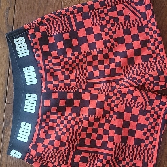 UGG Chrissy Short Checks in Red - Picture 4 of 6